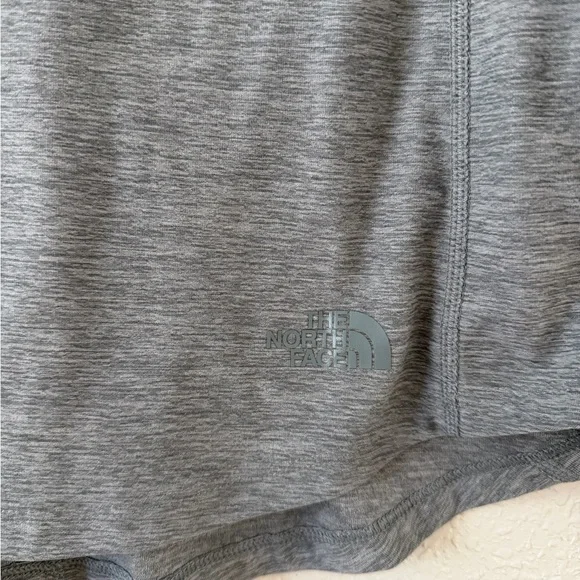 The North Face Motivation Long Sleeve Crew Women's Medium Flash Dry Thumb Holes - Picture 4 of 9